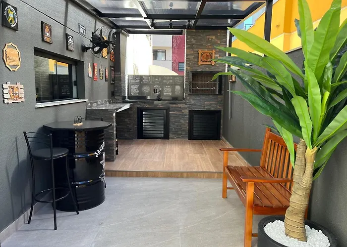 Apto Centro, Reformado Com Churrasqueira!!