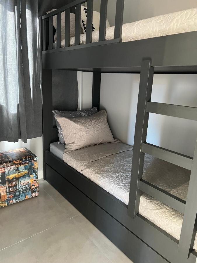 Apto Centro, Reformado Com Churrasqueira!! * Balneario Camboriu